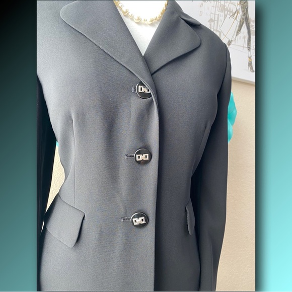 Jones Studio Separates Black Single Breasted Three Button Blazer/Jacket
Size 12 - Picture 7 of 10
